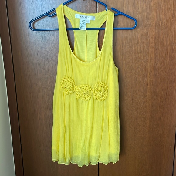 LIKE NEW Studio M Sleeveless Top - Picture 2 of 11